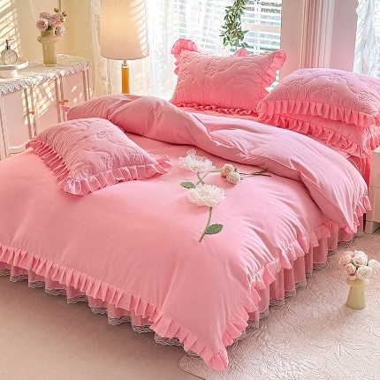 91家纺网 家纺一手货源 找家纺 （总）芭比蔓家纺 2025新款夹棉床裙四件套-花海系列