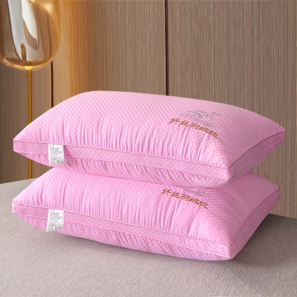 91家纺网 家纺一手货源 找家纺 兴丝露枕芯 全棉缎格纤丝枕 双边枕 立体枕 成人枕头 羽丝枕