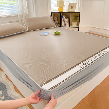 91家纺网 家纺一手货源 找家纺 （总）福来临家纺  2025新款碳光冰丝席凉席-小熊系列席子