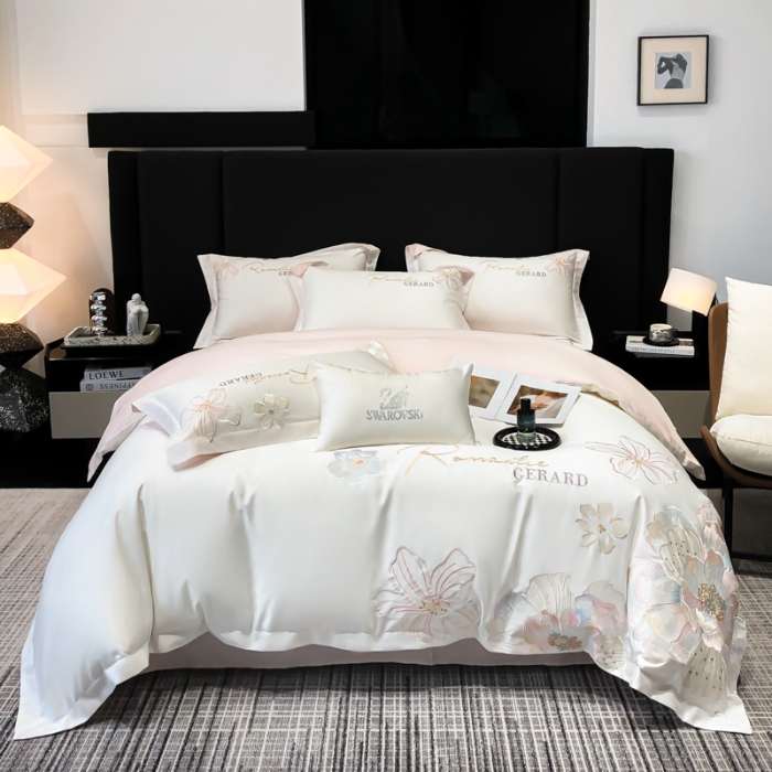 91家纺网 家纺一手货源 找家纺 春夏新款50*50S贡缎长绒棉刺绣四件套高档礼盒纯棉床单床笠 白拼粉-花漾-贡缎长绒棉