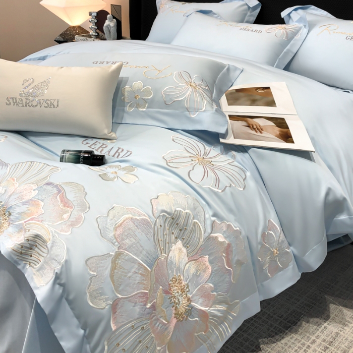 91家纺网 家纺一手货源 找家纺 春夏新款50*50S贡缎长绒棉刺绣四件套高档礼盒纯棉床单床笠 蒂芙尼蓝-花漾-贡缎长绒棉