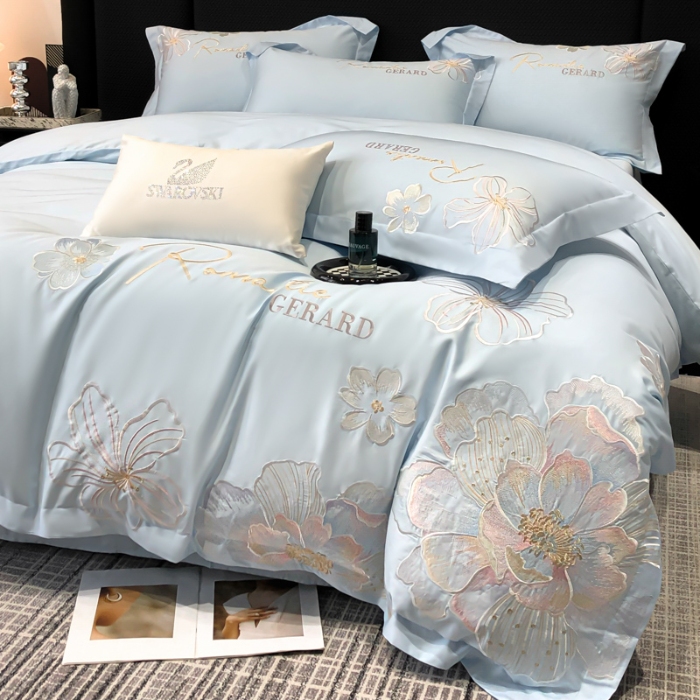 91家纺网 家纺一手货源 找家纺 春夏新款50*50S贡缎长绒棉刺绣四件套高档礼盒纯棉床单床笠 蒂芙尼蓝-花漾-贡缎长绒棉