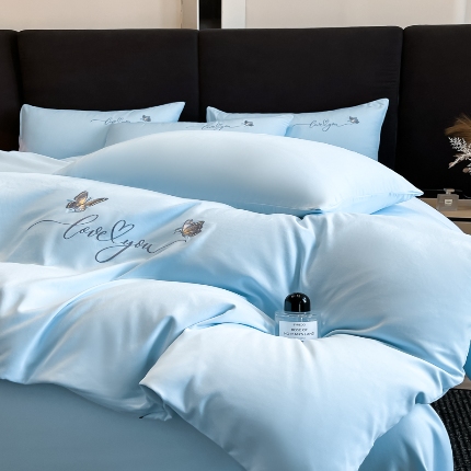 91家纺网 家纺一手货源 找家纺 （总）2025新款 专版花型 A类 精工刺绣款高克重云朵亲肤棉四件套--蝶舞