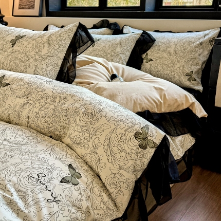 91家纺网 家纺一手货源 找家纺 （总）宅家居 2025新款爆款轻法式赫本风复古印花13372纯棉四件套韩式黑色花边40支全棉三件套