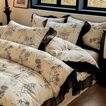 91家纺网 家纺一手货源 找家纺 （总）宅家居 2025新款爆款轻法式赫本风复古印花13372纯棉四件套韩式黑色花边40支全棉三件套