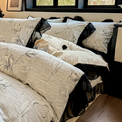 91家纺网 家纺一手货源 找家纺 （总）宅家居 2025新款爆款轻法式赫本风复古印花13372纯棉四件套韩式黑色花边40支全棉三件套