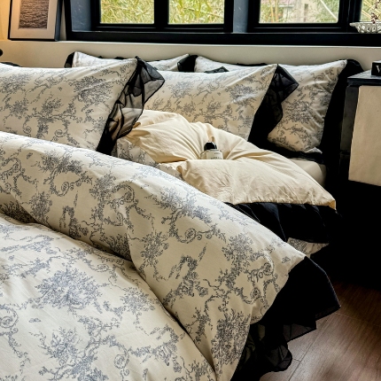 91家纺网 家纺一手货源 找家纺 （总）宅家居 2025新款爆款轻法式赫本风复古印花13372纯棉四件套韩式黑色花边40支全棉三件套