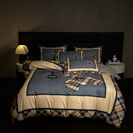 91家纺网 家纺一手货源 找家纺 花沐 2025新款轻奢潮牌亲肤棉纯棉四件套 英伦熊