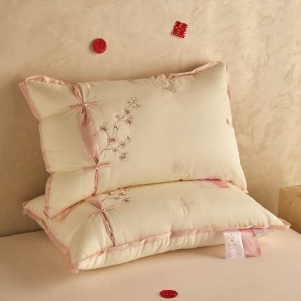 91家纺网 家纺一手货源 找家纺 （总）2025新款 邂逅浪漫 为爱珍藏 柔滑美感中国风枕芯 淑女婚庆枕头