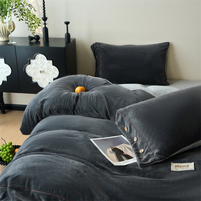 91家纺网 家纺一手货源 找家纺 （总）兰紫橙家纺 2025新款纯色牛奶绒纽扣款四件套