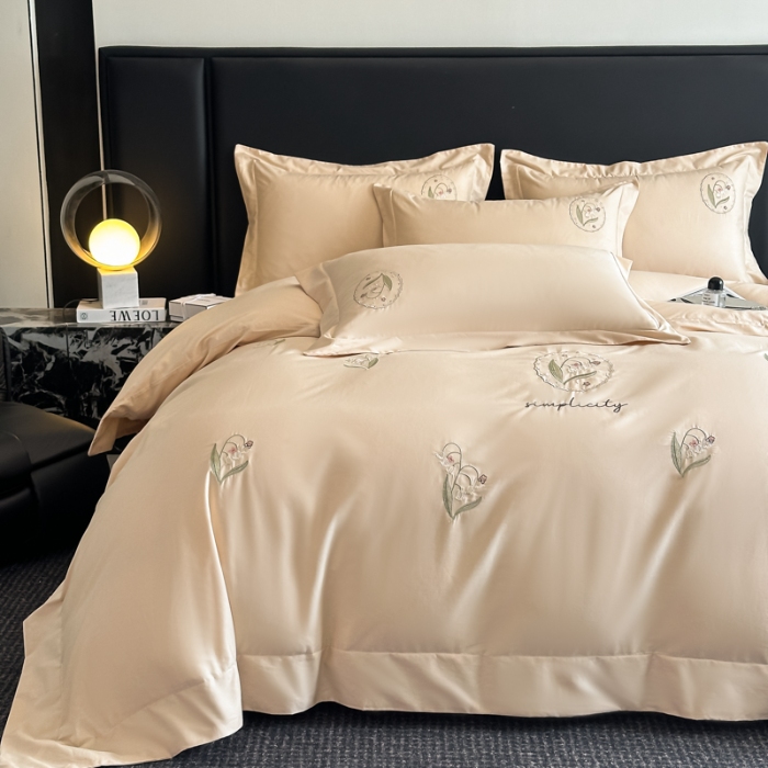 91家纺网 家纺一手货源 找家纺 （总）（控价）2025新款 专版花型 高克重A类 全棉长绒棉满屏重工刺绣四件套-铃兰物语