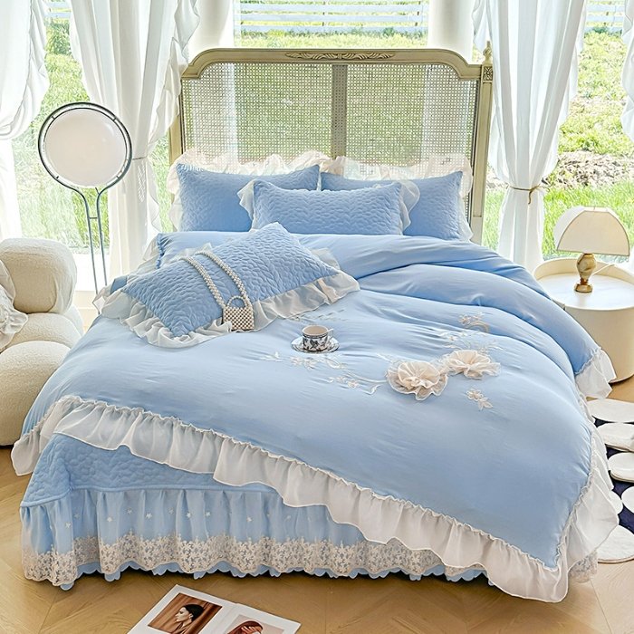 91家纺网 家纺一手货源 找家纺 2025韩版法式公主风水洗棉立体花绣花床盖款四件套蕾丝床盖款夏被四件套  玛奇朵—婴儿蓝 