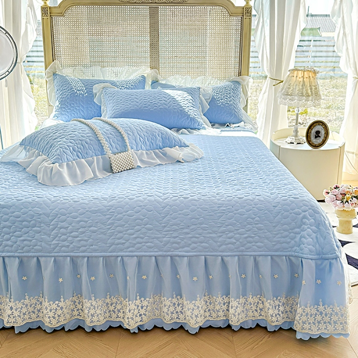 91家纺网 家纺一手货源 找家纺 2025韩版法式公主风水洗棉立体花绣花床盖款四件套蕾丝床盖款夏被四件套  玛奇朵—婴儿蓝 