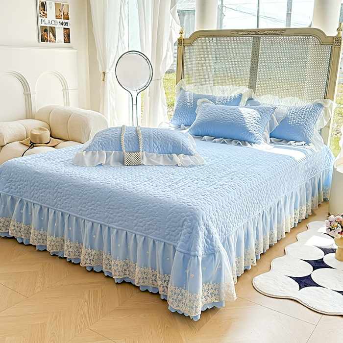 91家纺网 家纺一手货源 找家纺 2025韩版法式公主风水洗棉立体花绣花床盖款四件套蕾丝床盖款夏被四件套  玛奇朵—婴儿蓝 