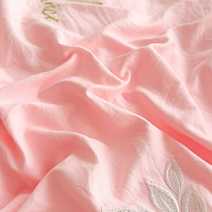 91家纺网 家纺一手货源 找家纺 2025韩版法式公主风水洗棉立体花绣花床盖款四件套蕾丝床盖款夏被四件套  玛奇朵—樱花粉