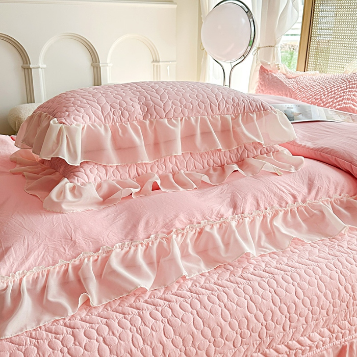 91家纺网 家纺一手货源 找家纺 2025韩版法式公主风水洗棉立体花绣花床盖款四件套蕾丝床盖款夏被四件套  玛奇朵—樱花粉