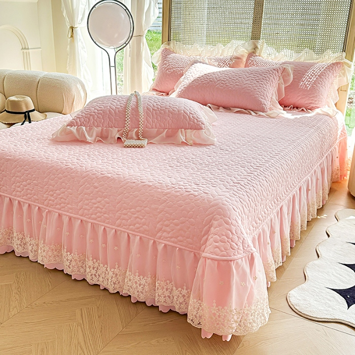 91家纺网 家纺一手货源 找家纺 2025韩版法式公主风水洗棉立体花绣花床盖款四件套蕾丝床盖款夏被四件套  玛奇朵—樱花粉