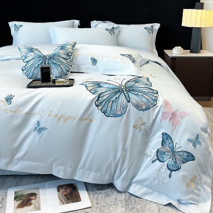 91家纺网 家纺一手货源 找家纺 春夏新款50*50S贡缎长绒棉刺绣四件套纯棉床单床笠高档礼盒装 蒂芙尼蓝-绮梦蝶-贡缎长绒棉