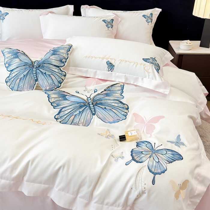 91家纺网 家纺一手货源 找家纺 春夏新款50*50S贡缎长绒棉刺绣四件套纯棉床单床笠高档礼盒装 白拼粉-绮梦蝶-贡缎长绒棉