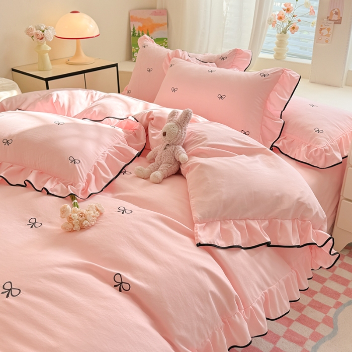 91家纺网 家纺一手货源 找家纺 苏米娜家纺水洗棉蝴蝶结绣花四件套针织双层纱泡泡棉水洗棉全棉麻纯棉小香风床裙款四件套床盖款 蝶儿飞飞-樱花粉