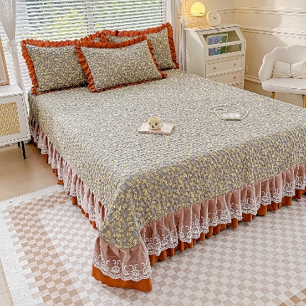 91家纺网 家纺一手货源 找家纺 （总）佰诗特 2025A类双层纱水洗棉麻床盖四件套 夹棉印花花边床盖三件套加厚床裙