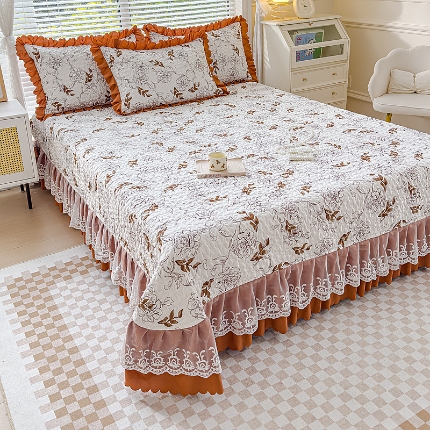 91家纺网 家纺一手货源 找家纺 （总）佰诗特 2025A类双层纱水洗棉麻床盖四件套 夹棉印花花边床盖三件套加厚床裙