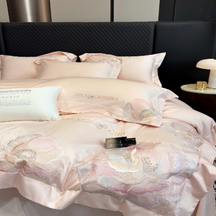 91家纺网 家纺一手货源 找家纺 （总）星蕴家纺 2025新款新疆贡缎全棉刺绣四件套-黛尔【高档礼盒包装】