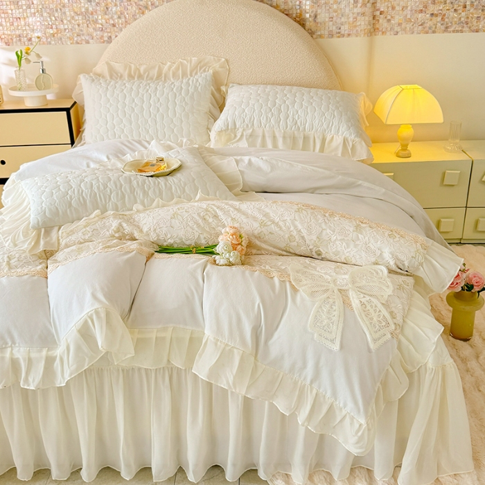 91家纺网 家纺一手货源 找家纺 2025韩版法式公主风水洗棉立体花绣花床盖款四件套蕾丝床盖款夏被四件套  法派甜心-奶昔白  
