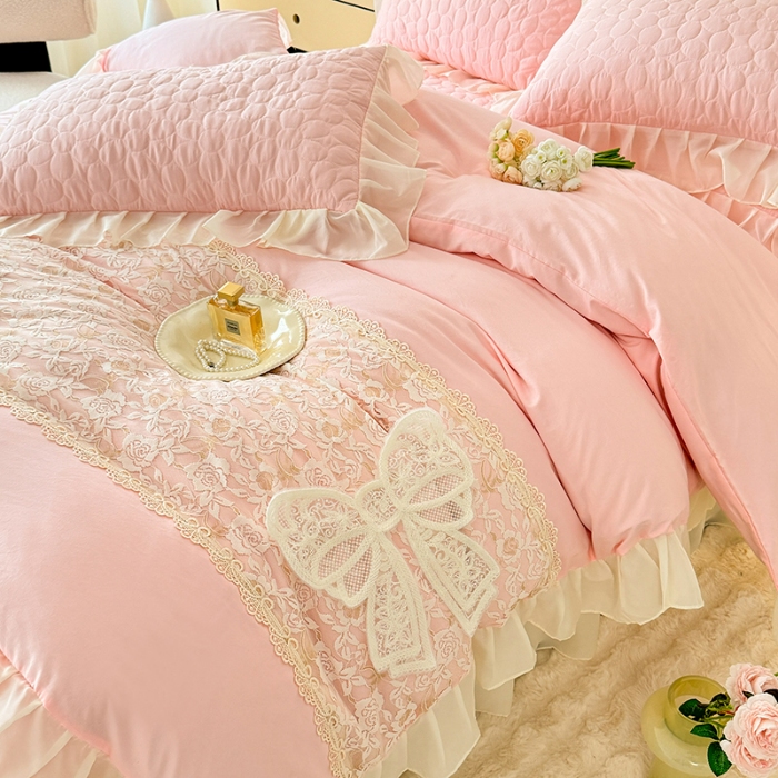 91家纺网 家纺一手货源 找家纺 2025韩版法式公主风水洗棉立体花绣花床盖款四件套蕾丝床盖款夏被四件套  法派甜心—樱花粉 