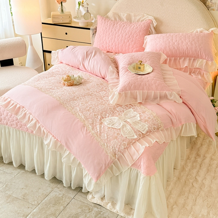 91家纺网 家纺一手货源 找家纺 2025韩版法式公主风水洗棉立体花绣花床盖款四件套蕾丝床盖款夏被四件套  法派甜心—樱花粉 