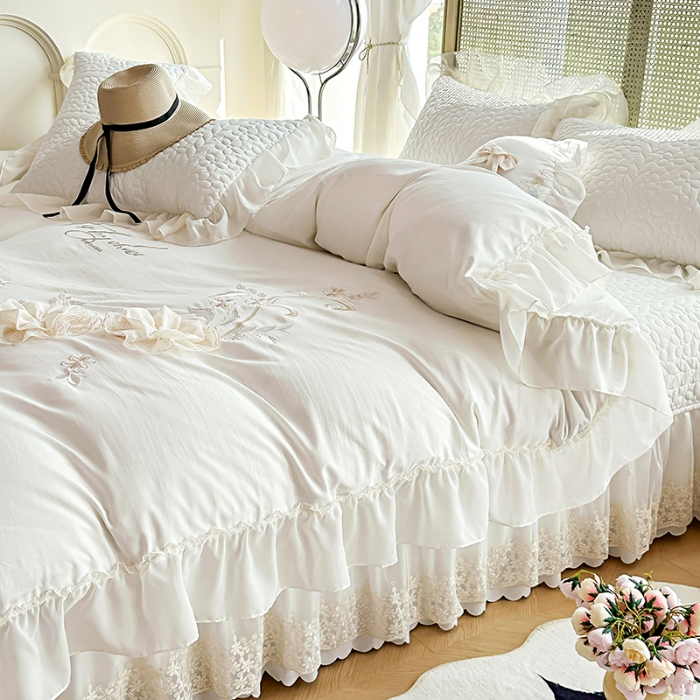 91家纺网 家纺一手货源 找家纺 2025韩版法式公主风水洗棉立体花绣花床盖款四件套蕾丝床盖款夏被四件套 玛奇朵—奶昔白  