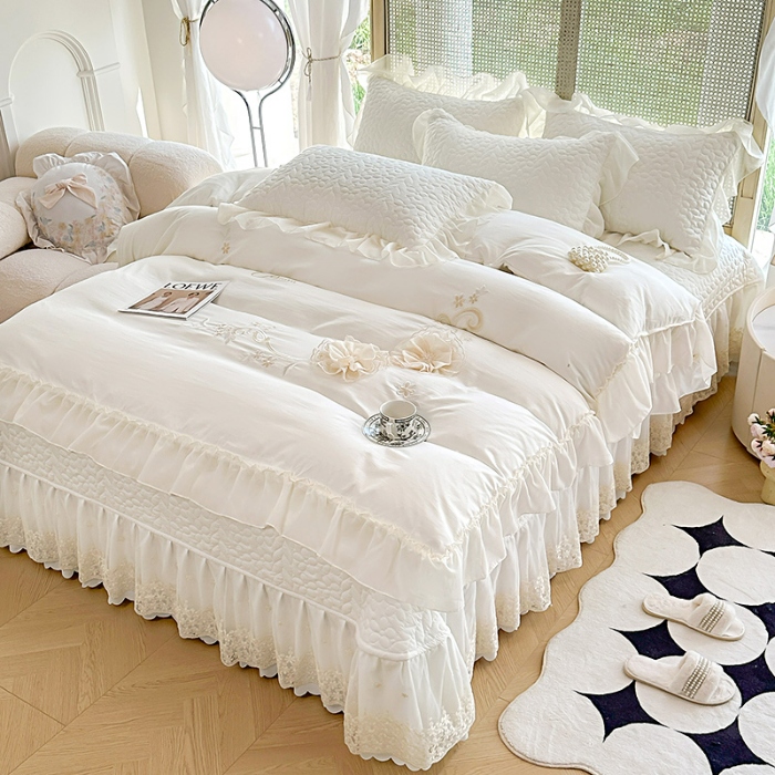 91家纺网 家纺一手货源 找家纺 2025韩版法式公主风水洗棉立体花绣花床盖款四件套蕾丝床盖款夏被四件套 玛奇朵—奶昔白  