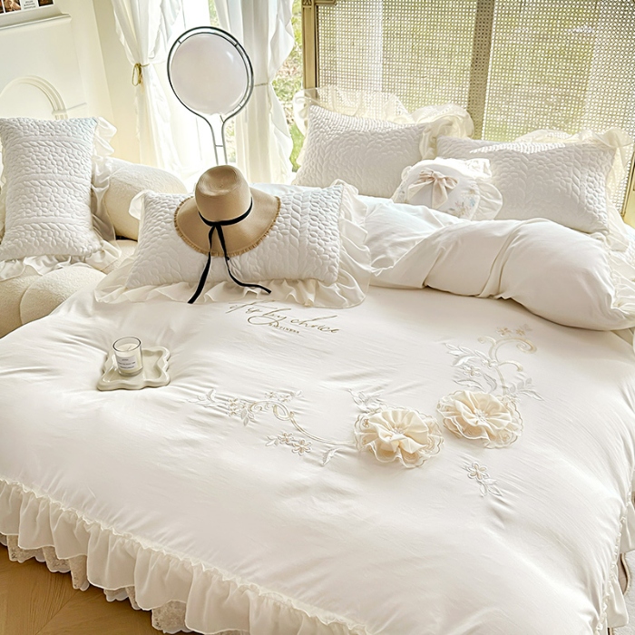91家纺网 家纺一手货源 找家纺 2025韩版法式公主风水洗棉立体花绣花床盖款四件套蕾丝床盖款夏被四件套 玛奇朵—奶昔白  