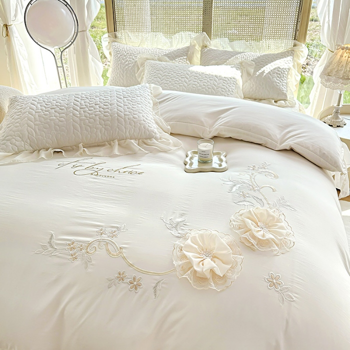 91家纺网 家纺一手货源 找家纺 2025韩版法式公主风水洗棉立体花绣花床盖款四件套蕾丝床盖款夏被四件套 玛奇朵—奶昔白  