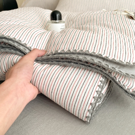 91家纺网 家纺一手货源 找家纺 （总）一加一 2025新款A类全棉华夫格色织提花娜雅醋酯纤维夏被四件套-简韵条
