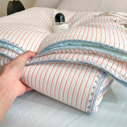 91家纺网 家纺一手货源 找家纺 （总）一加一 2025新款A类全棉华夫格色织提花娜雅醋酯纤维夏被四件套-简韵条