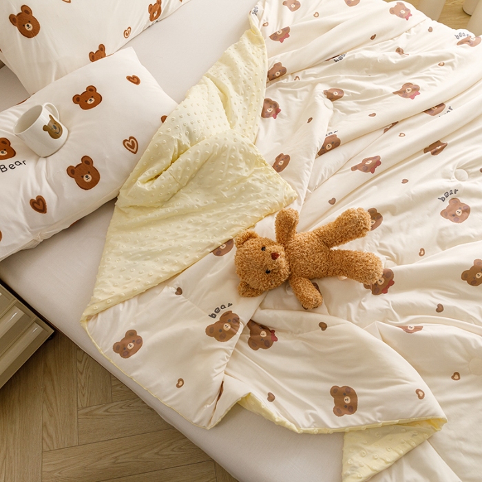 91家纺网 家纺一手货源 找家纺 绒梦里2025A类高克重有氨印花凉感冰豆豆夏被直播爆款儿童学生夏凉被空调被