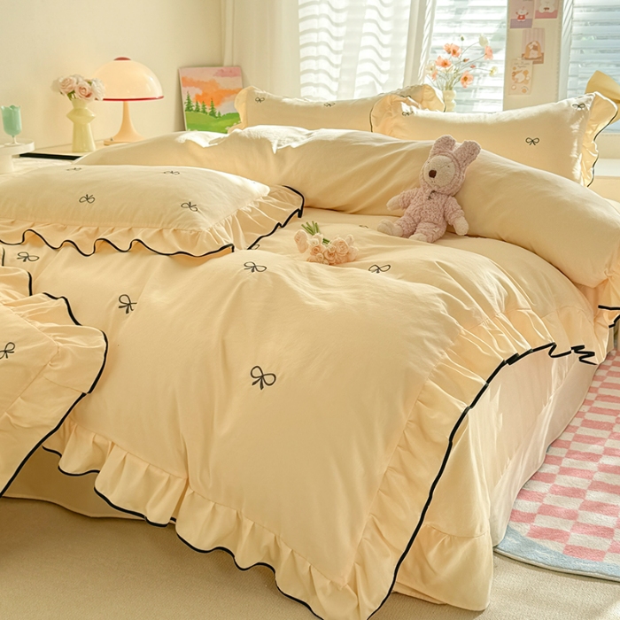 91家纺网 家纺一手货源 找家纺 漫步云家纺2025春夏新品韩版花边超柔水洗棉四件套蝴蝶结刺绣全棉磨毛水洗棉麻双层纱色织水洗棉四件套 蝶儿飞飞—嫩黄  