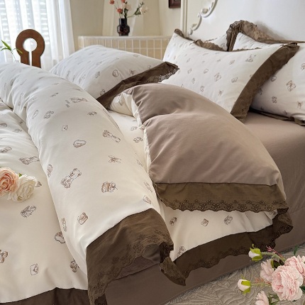 91家纺网 家纺一手货源 找家纺 （总）苏米娜家纺2025韩版复古花边针织双层纱四件套A类母婴级小竺棉泡泡棉水洗棉亲肤小清新纯棉印花全棉花边四件套