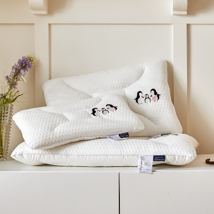 91家纺网 家纺一手货源 找家纺 （总）2025新款 全棉亲子羽丝绒定位枕芯 儿童枕头学生护颈按摩枕芯