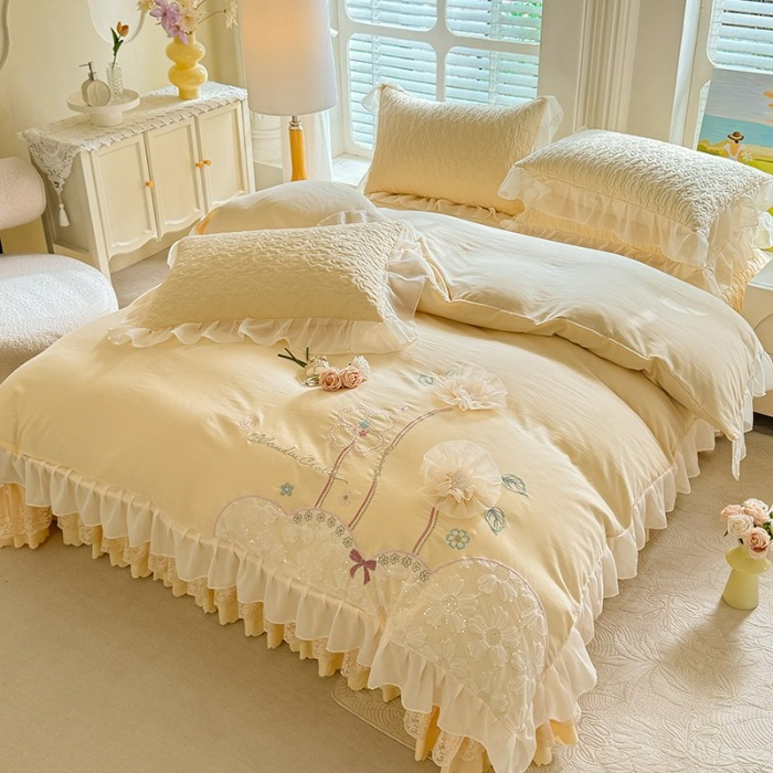 91家纺网 家纺一手货源 找家纺 2025春夏新品韩版公主风超柔水洗棉床盖四件套刺绣针织棉双层纱纯棉棉麻全棉公主风床盖款四件套  秘密花园—嫩黄 