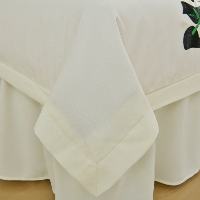 91家纺网 家纺一手货源 找家纺 （总）不打烊家纺 2025新款贡缎绣花熊猫系列美容床罩