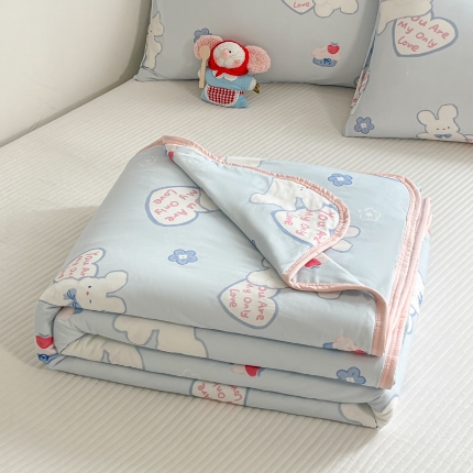 91家纺网 家纺一手货源 找家纺 （总）桃子家居  2025新款A类高品质牛奶针织棉软糯大豆夏被