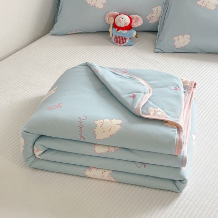 91家纺网 家纺一手货源 找家纺 （总）桃子家居  2025新款A类高品质牛奶针织棉软糯大豆夏被