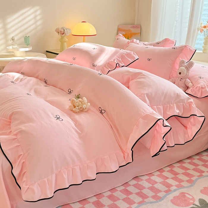 91家纺网 家纺一手货源 找家纺 苏米娜2025春夏新品韩版超柔水洗棉蝴蝶结刺绣针织棉双层纱纯棉棉麻全棉小香风公主风床裙款四件套  蝶儿飞飞—樱花粉