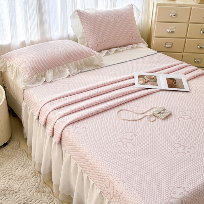 91家纺网 家纺一手货源 找家纺 （总）小萌虎 2025新款A类冰块熊豆豆凉席床裙款