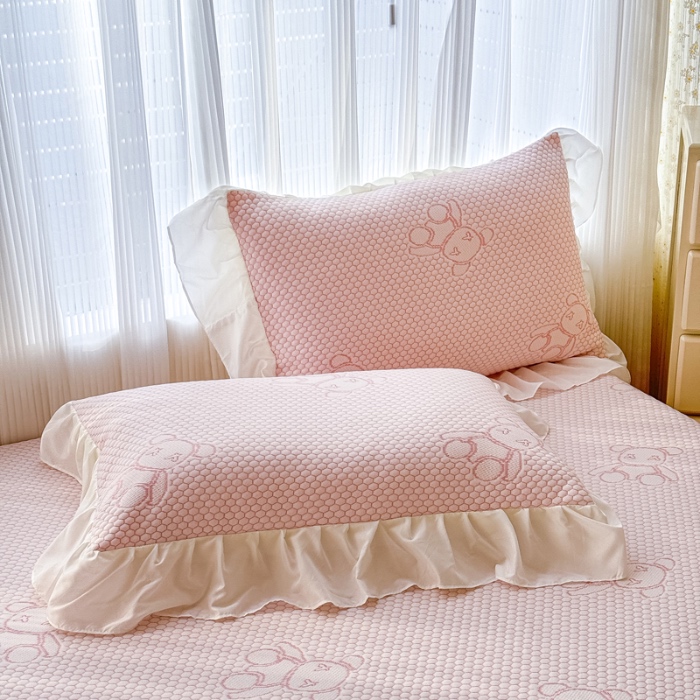 91家纺网 家纺一手货源 找家纺 小萌虎 2025新款A类冰块熊豆豆凉席床裙款 冰块熊-粉