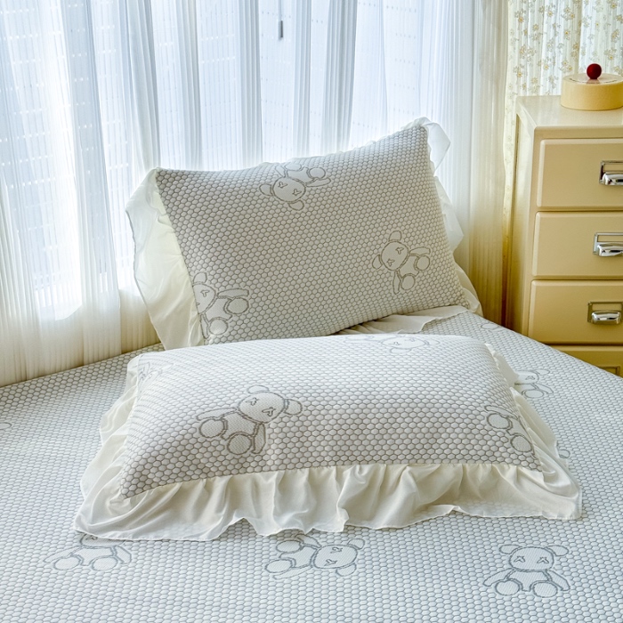 91家纺网 家纺一手货源 找家纺 小萌虎 2025新款A类冰块熊豆豆凉席床裙款 冰块熊-灰