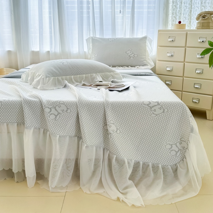 91家纺网 家纺一手货源 找家纺 小萌虎 2025新款A类冰块熊豆豆凉席床裙款 冰块熊-灰