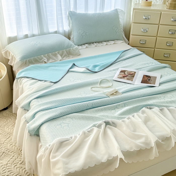 91家纺网 家纺一手货源 找家纺 小萌虎 2025新款A类冰块熊豆豆凉席床裙款 冰块熊-蓝